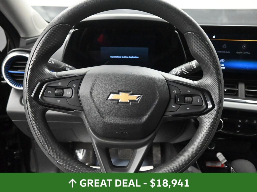 Used 2025 Chevrolet Trax LT image 32