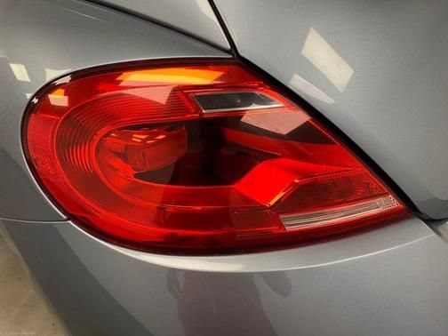 Used 2016 Volkswagen Beetle 1.8T Denim FWD image 12