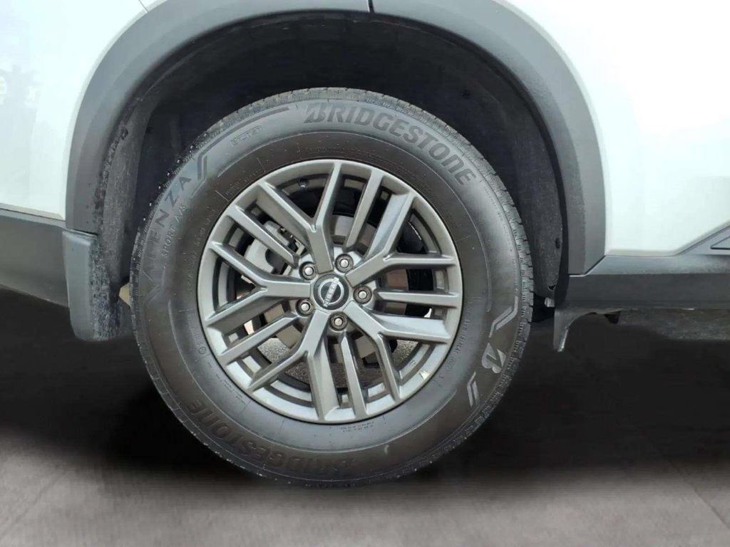 Used 2025 Nissan Rogue S FWD image 20