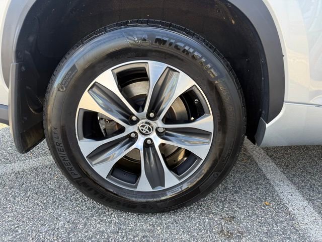 Used 2023 Toyota Highlander XLE image 13