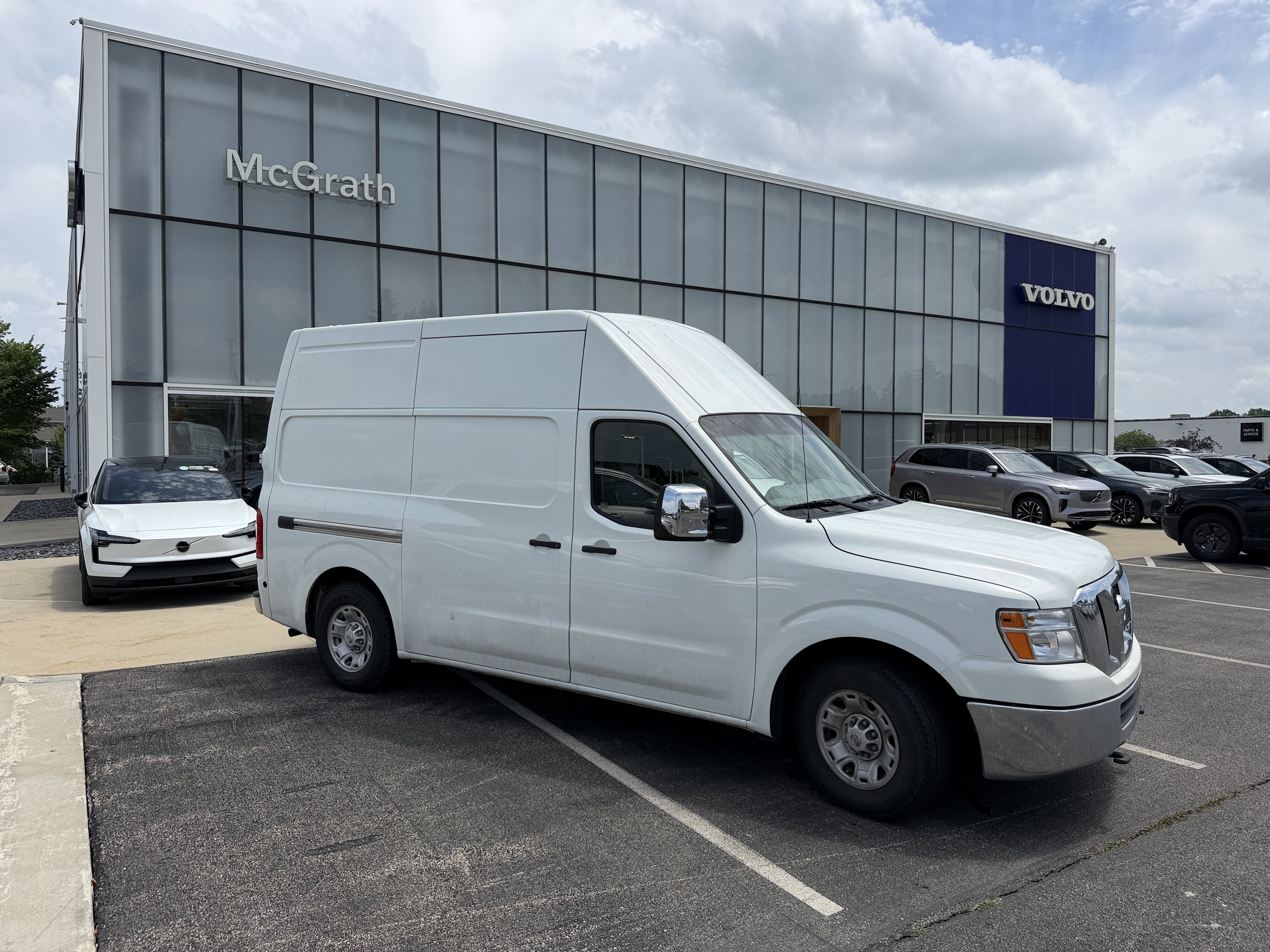 Used 2013 Nissan NV 3500 SV w/ Technology Pkg RWD image 3
