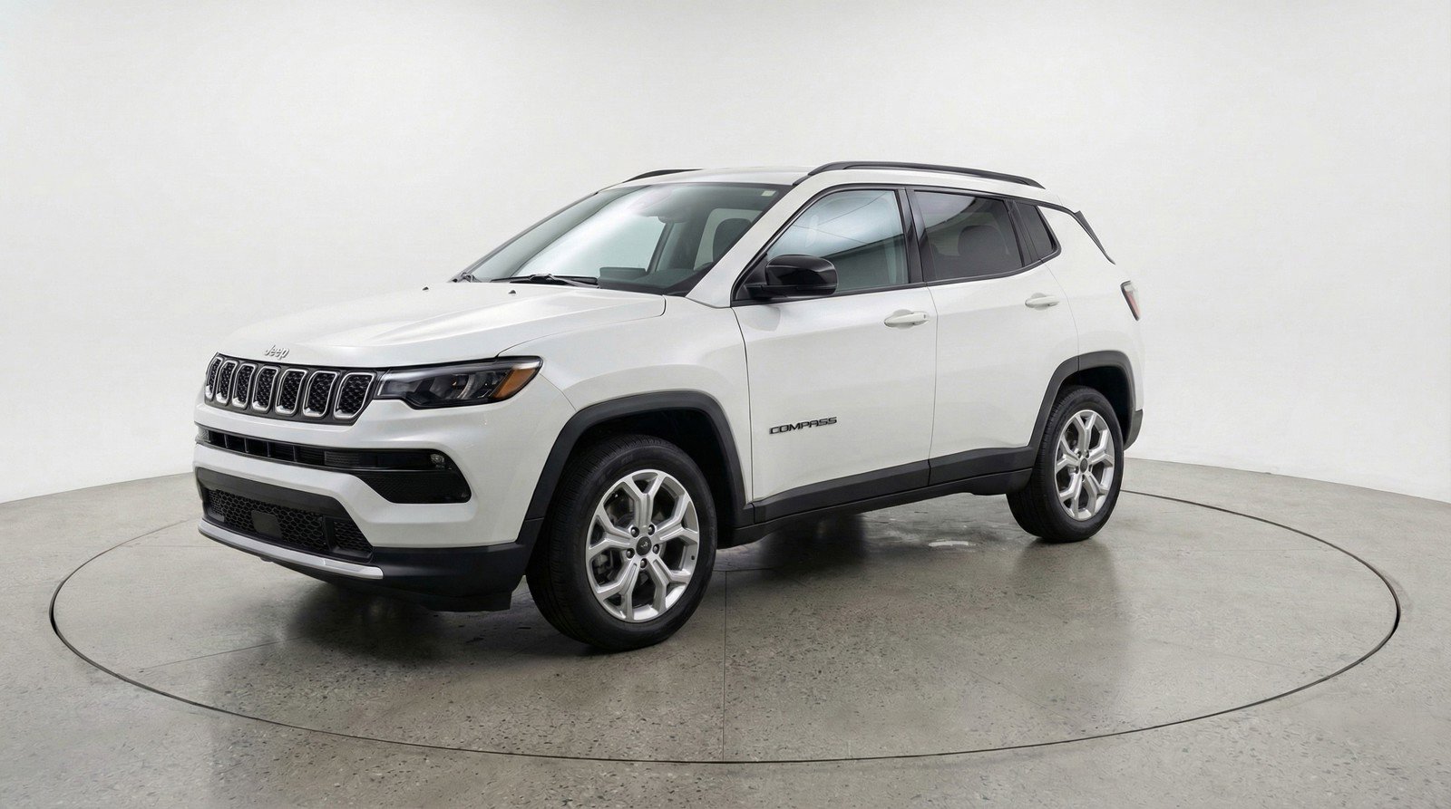 Used 2025 Jeep Compass Latitude AWD/4WD image 3