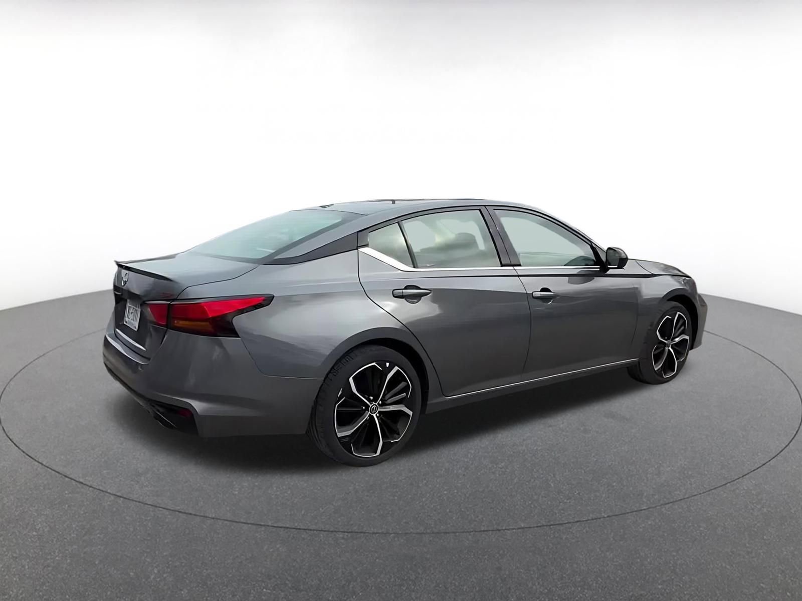 Used 2025 Nissan Altima 2.5 SR image 15