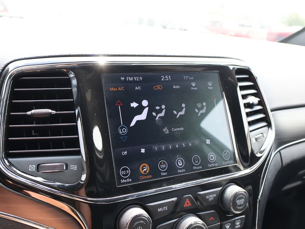 Used 2022 Jeep Grand Cherokee Limited w/ Tech Group AWD/4WD image 35
