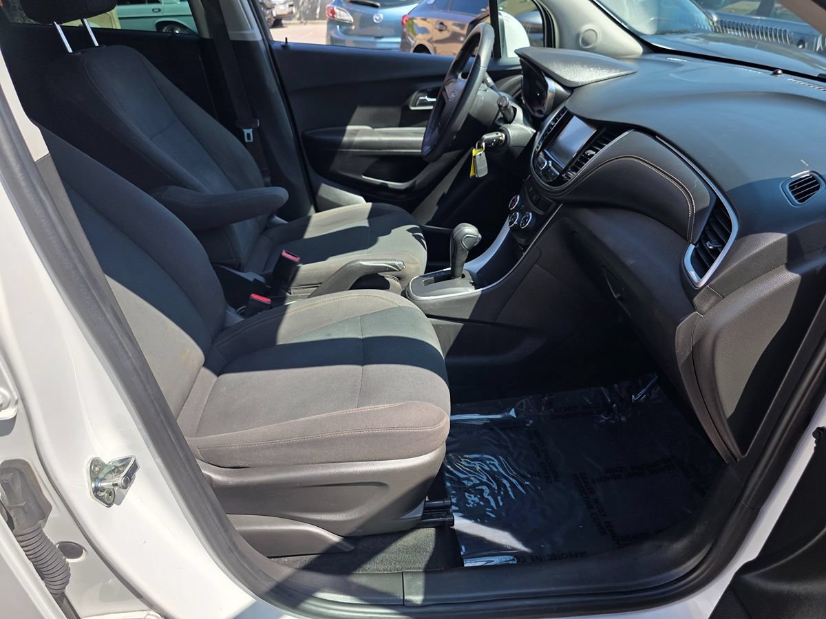 Used 2017 Chevrolet Trax LS FWD image 16