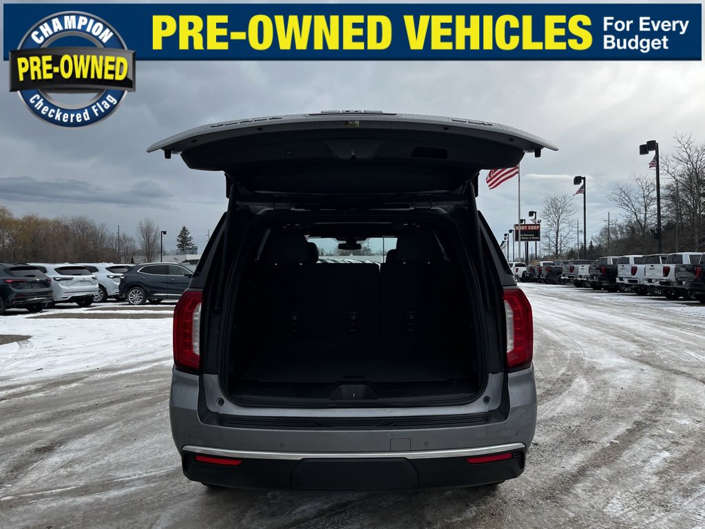 Used 2022 GMC Yukon SLT w/ SLT Premium Package image 18
