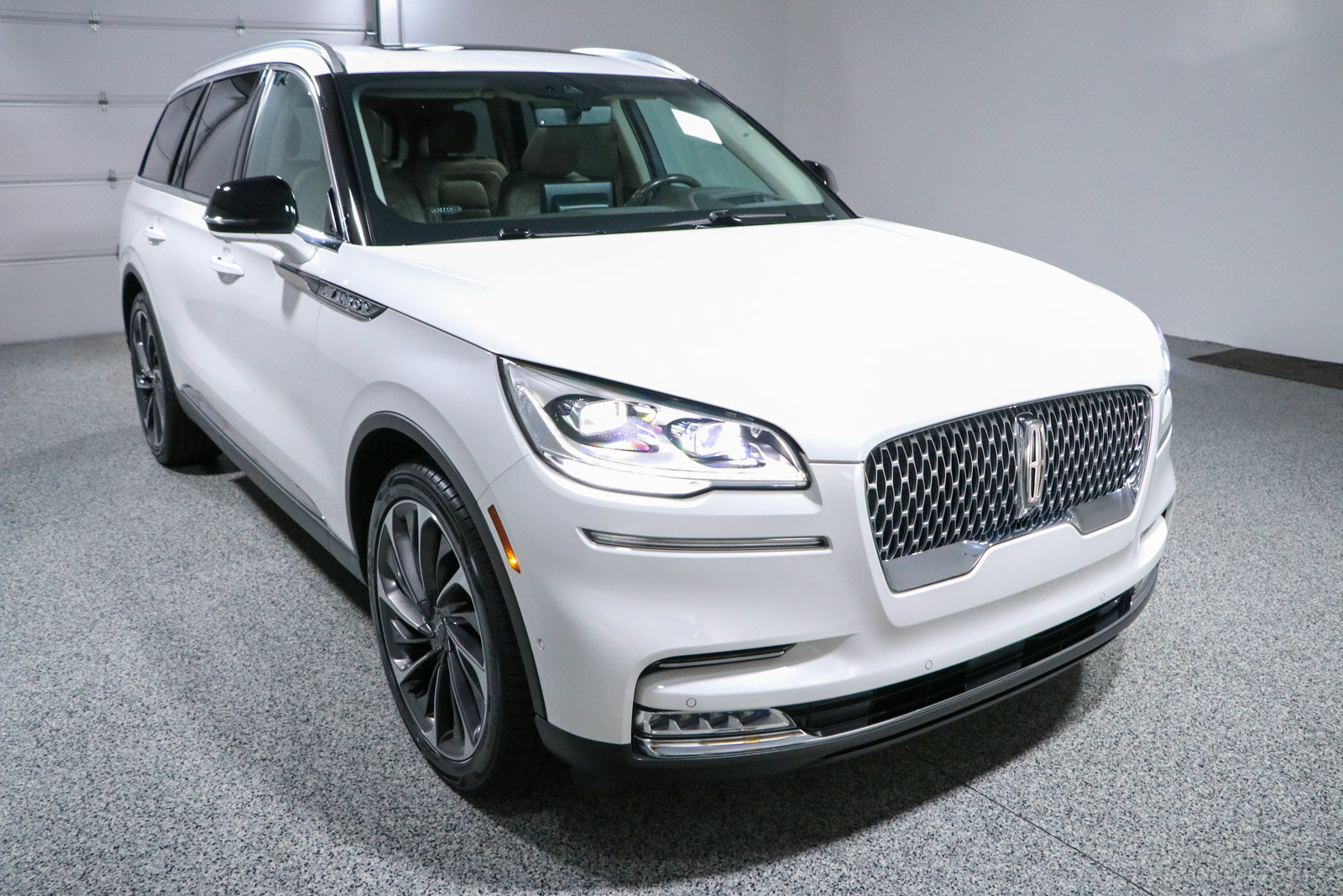 Used 2023 Lincoln Aviator Reserve w/ Equipment Group 201A RWD image 5