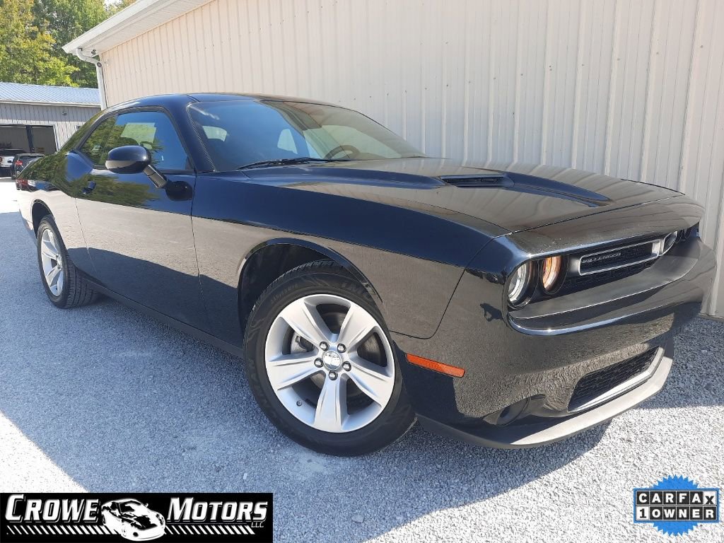 Used 2023 Dodge Challenger SXT image 1