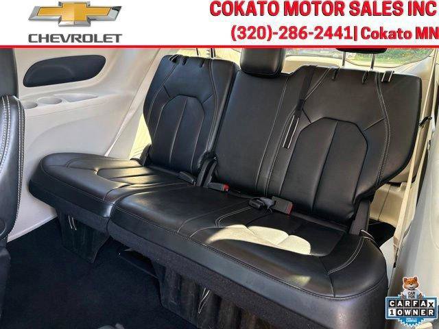 Used 2024 Chrysler Pacifica Touring-L FWD image 13