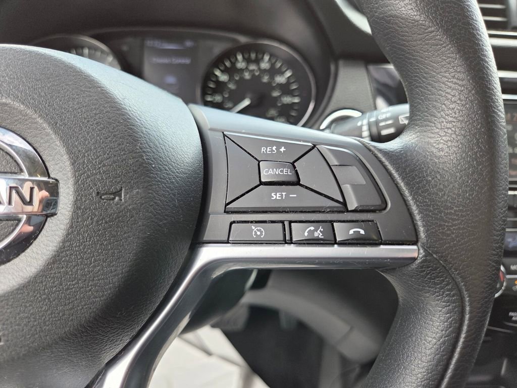 Used 2018 Nissan Rogue Sport SV image 28