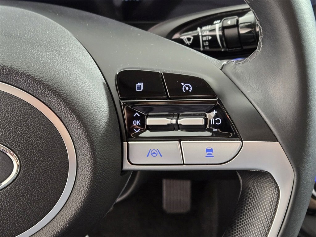 Used 2023 Hyundai Elantra Limited image 29