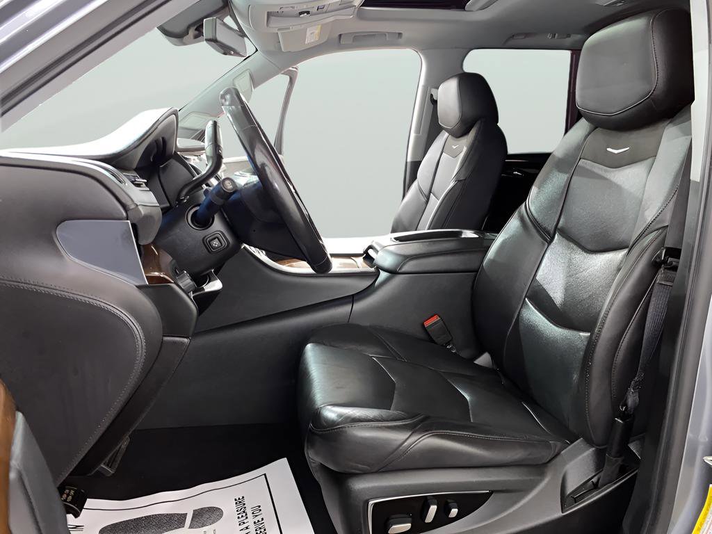 Used 2020 Cadillac Escalade Luxury RWD image 12