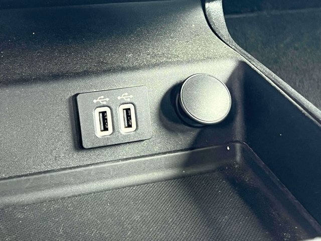 Used 2019 Ford Fusion Energi Titanium FWD image 33