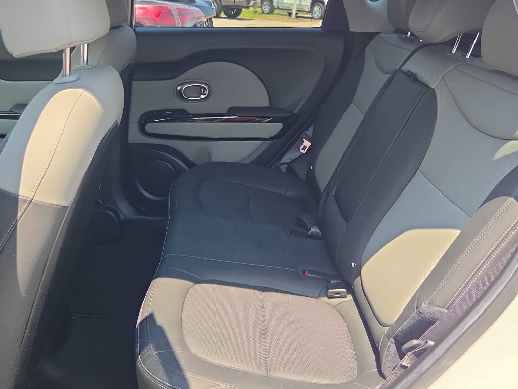 Used 2019 Kia Soul + w/ Primo Package FWD image 6