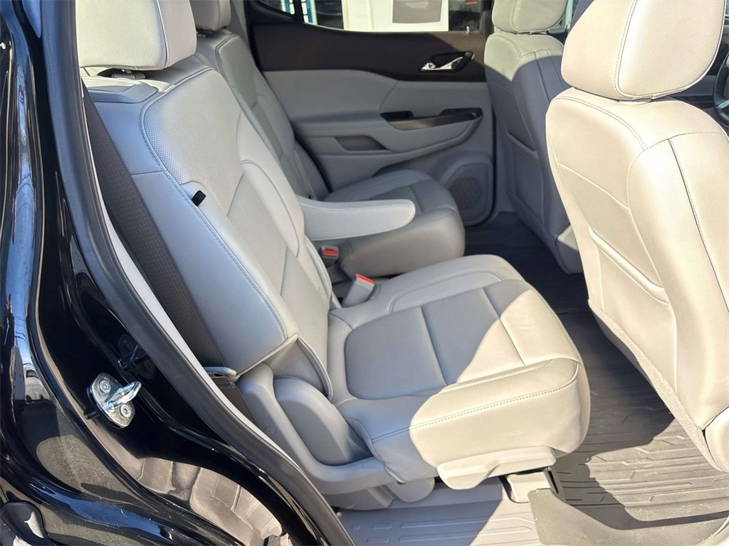 Used 2023 GMC Acadia SLT w/ Technology Package image 15