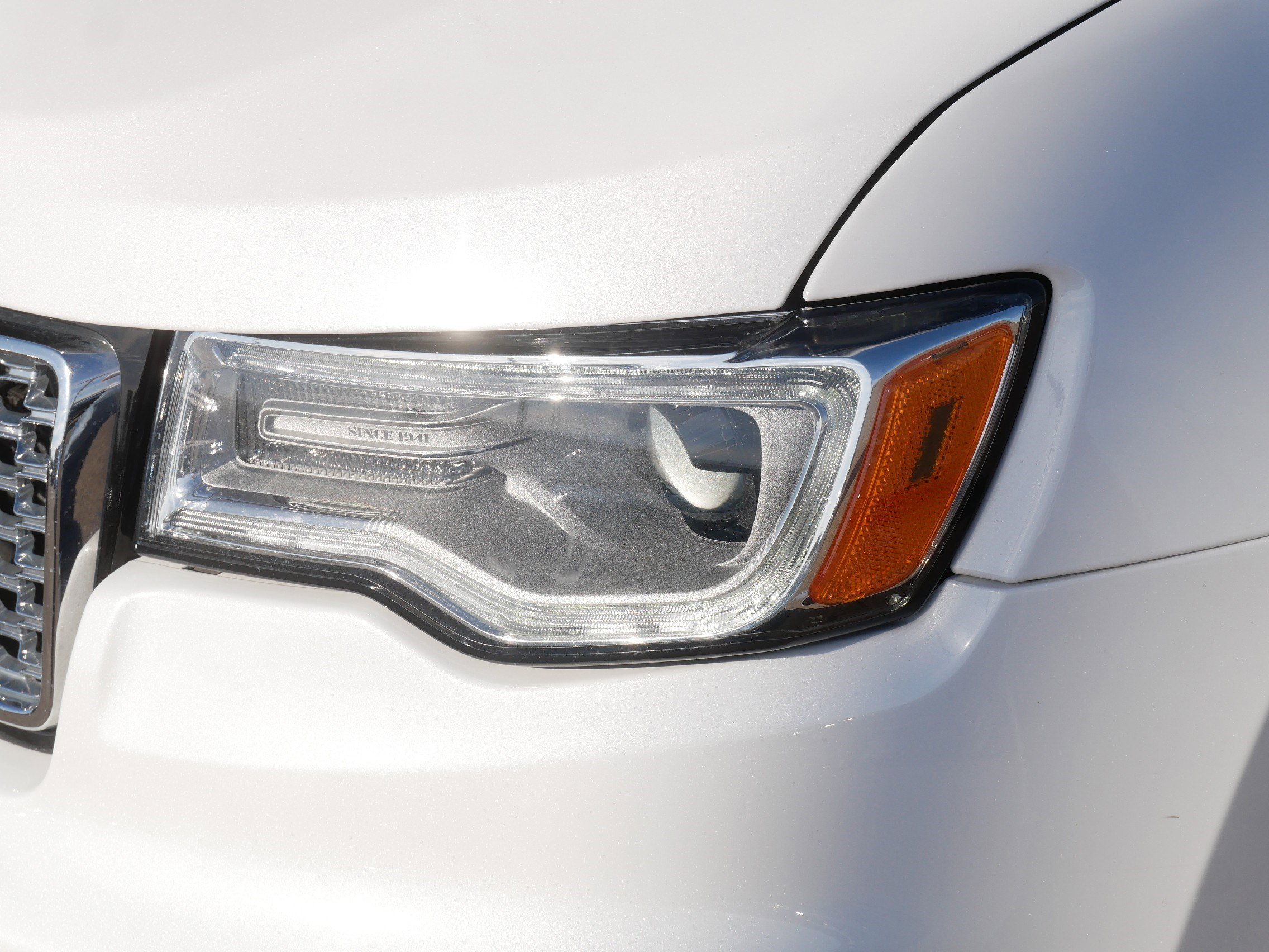 Used 2018 Jeep Grand Cherokee Overland AWD/4WD image 16