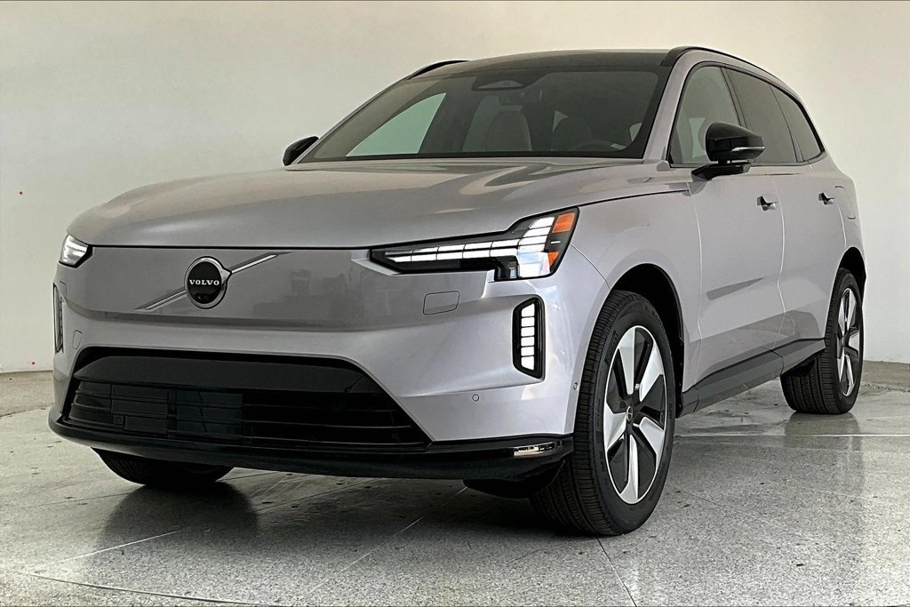 New 2026 Volvo EX90 Plus RWD image 2