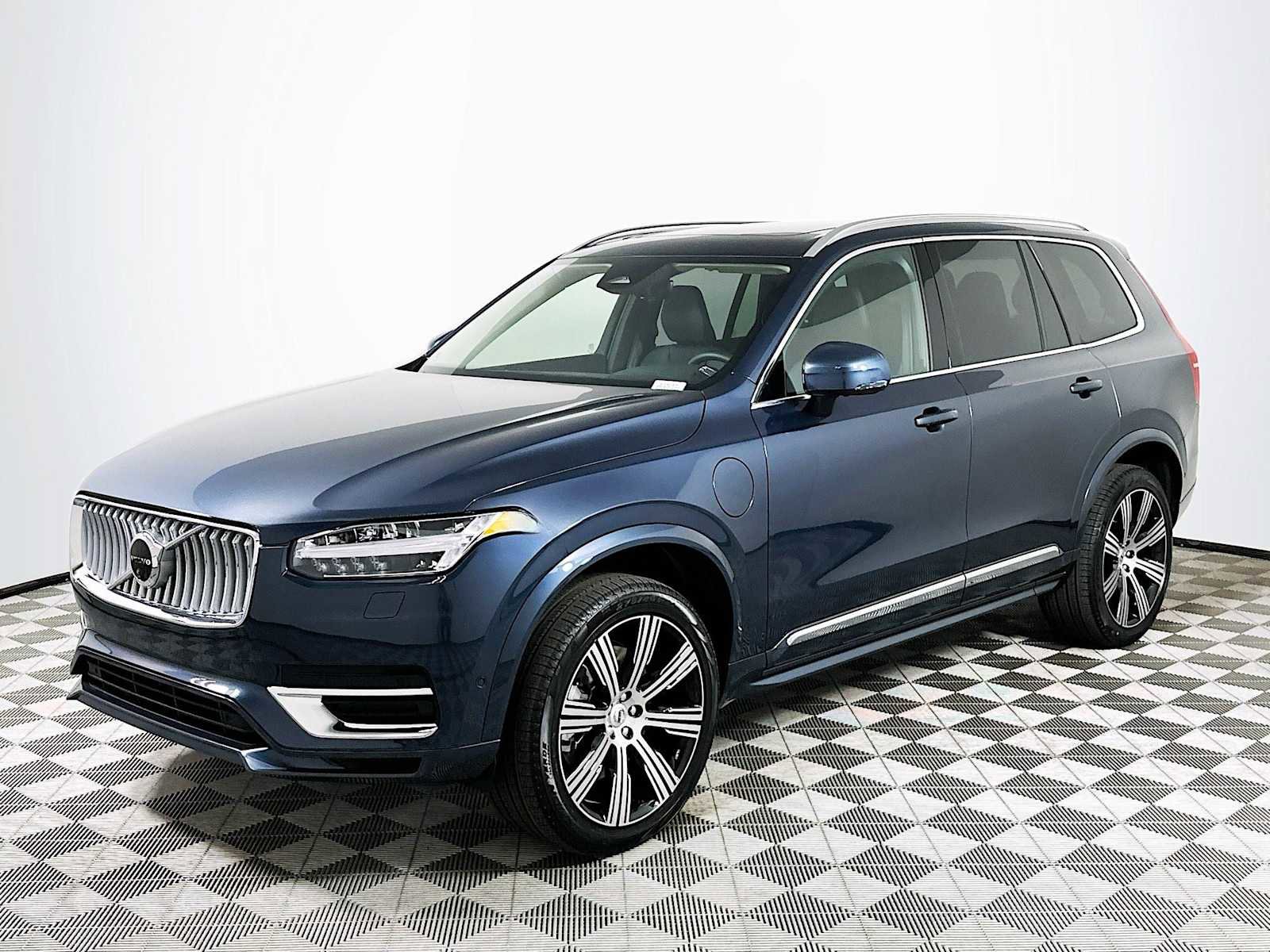 Certified 2025 Volvo XC90 T8 Plus w/ Protection Package Premier image 3