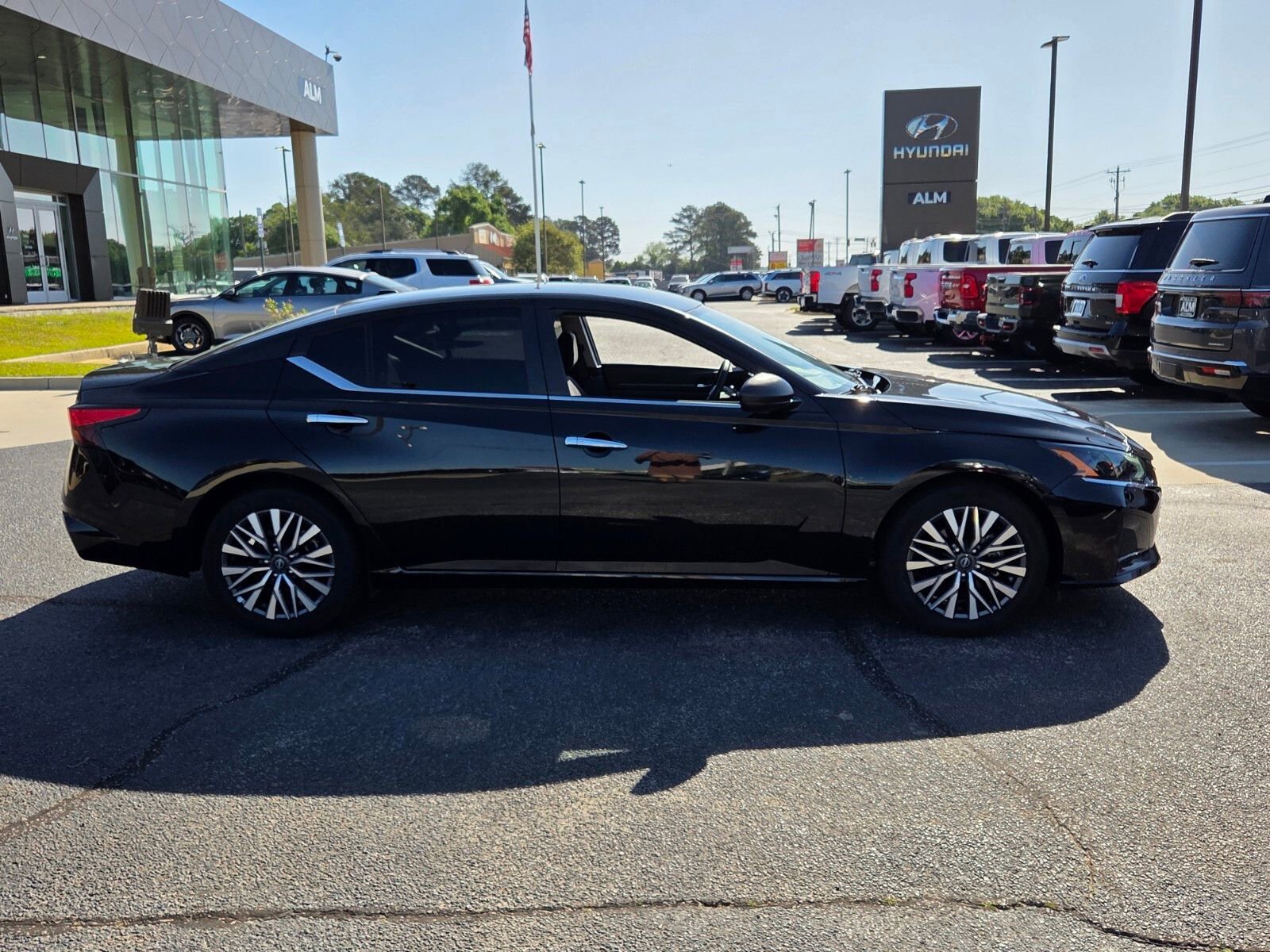 Used 2025 Nissan Altima 2.5 SV image 14