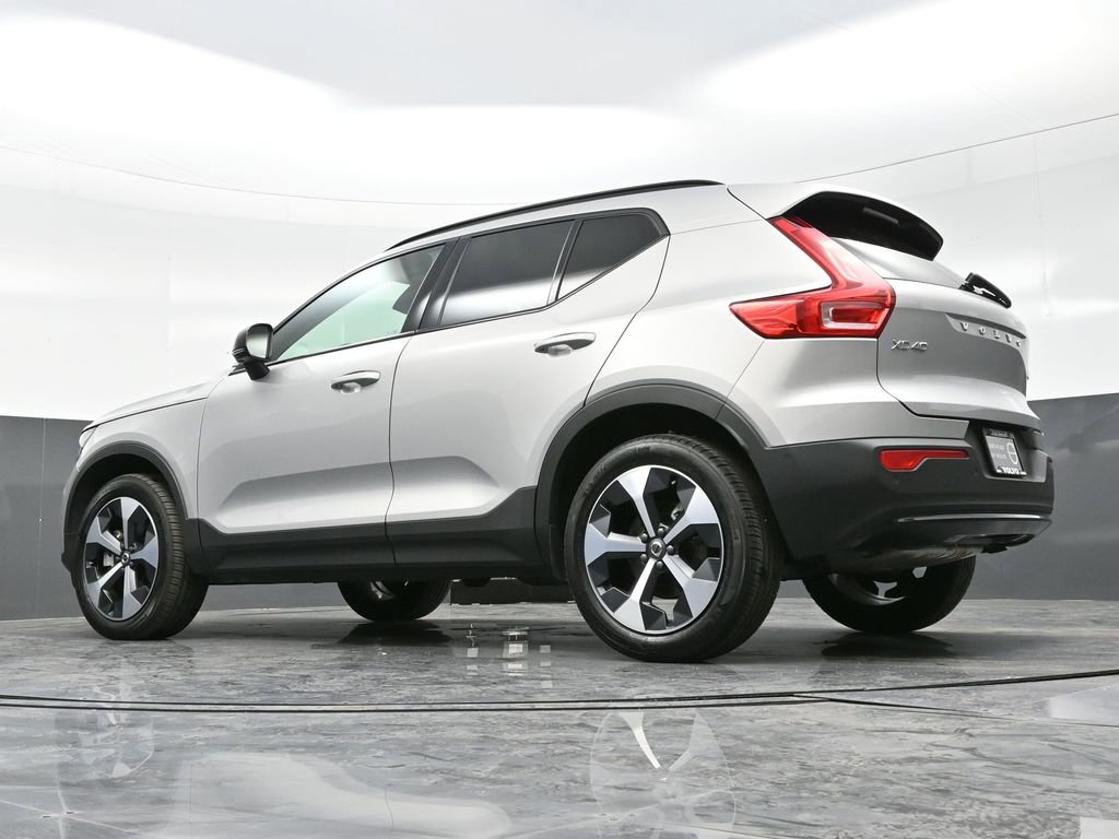 Used 2024 Volvo XC40 B5 Plus image 16