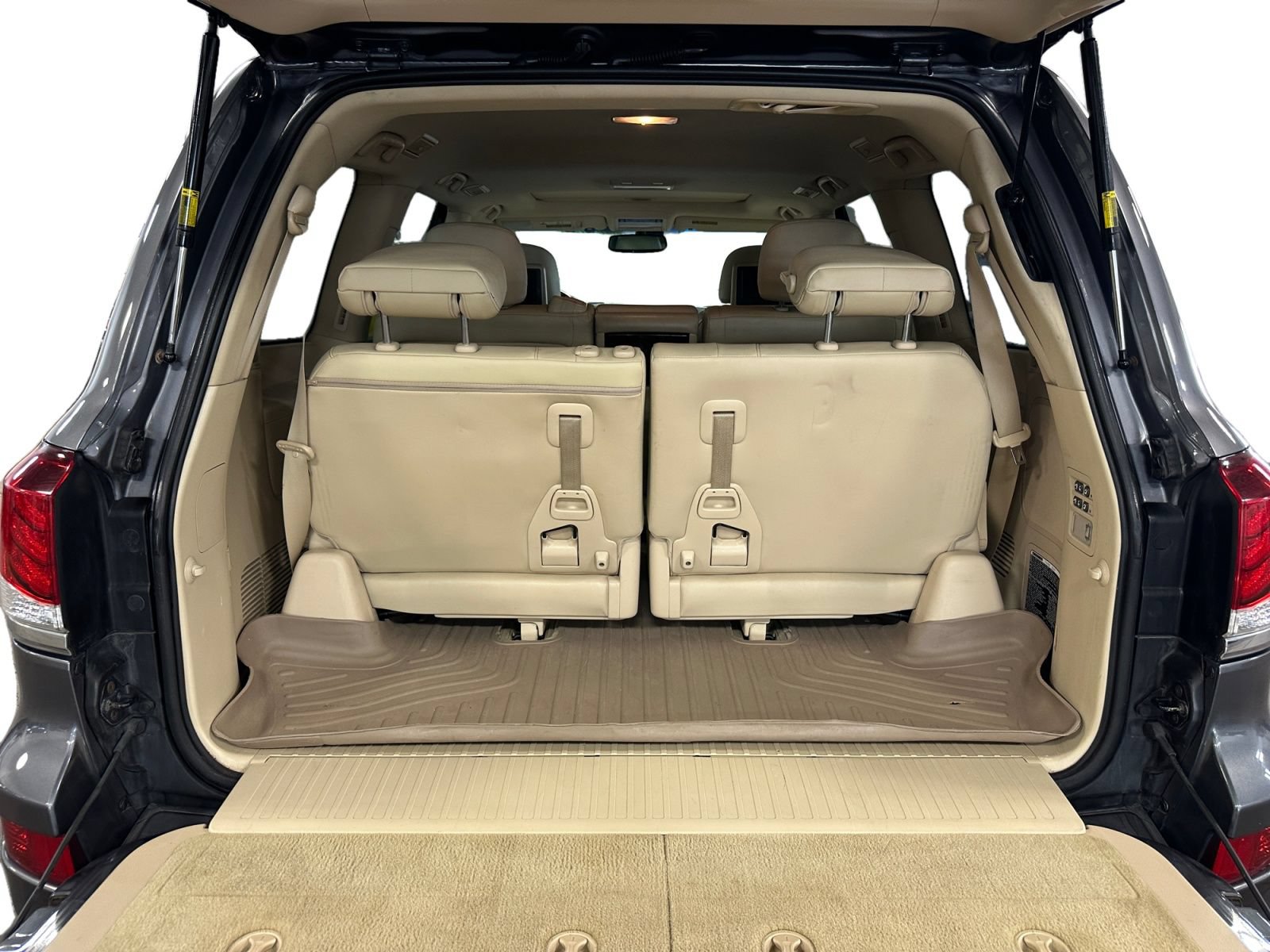 Used 2013 Lexus LX 570 4WD w/ Luxury Pkg image 26