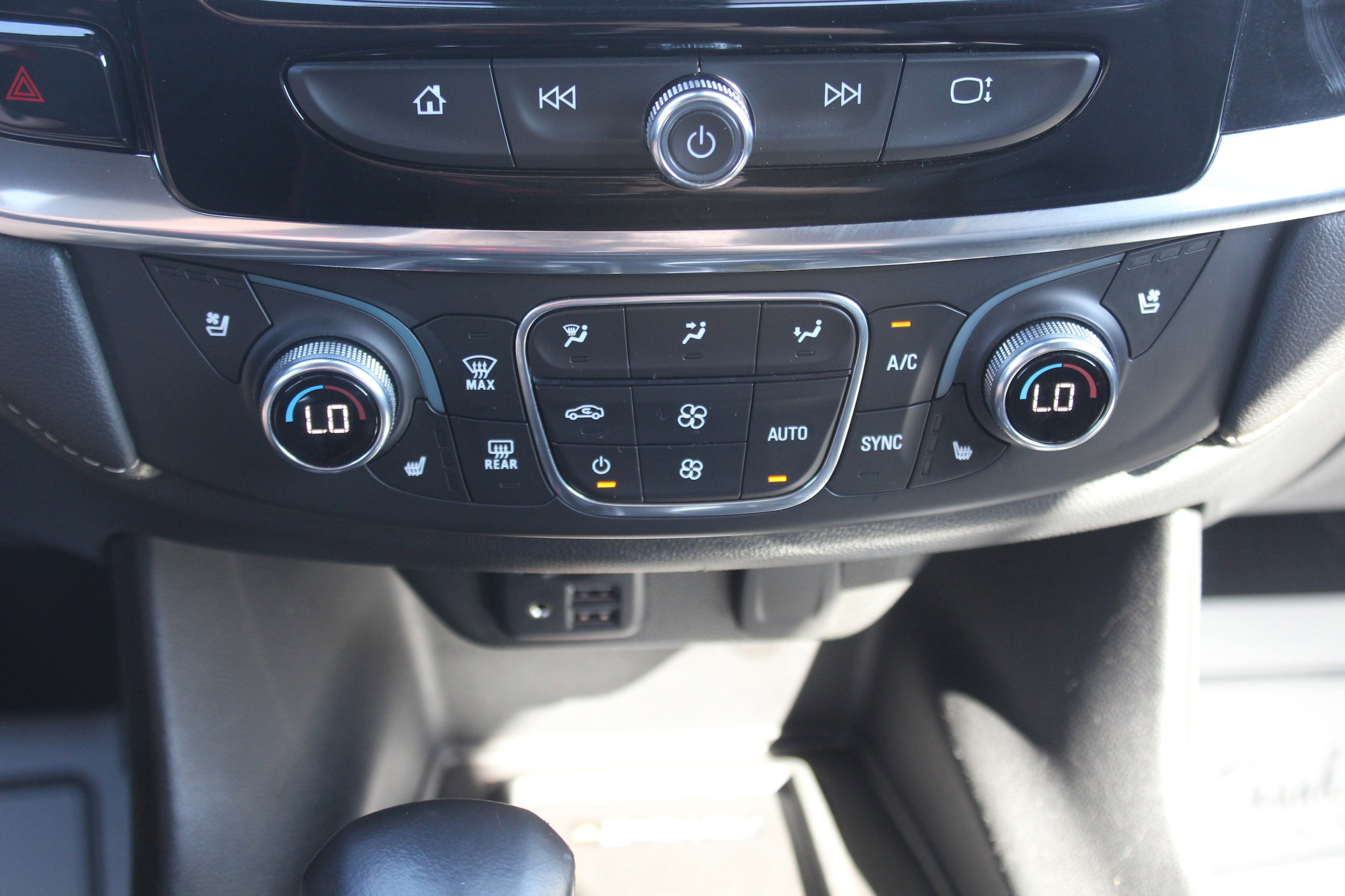 Used 2022 Chevrolet Traverse Premier w/ LPO, Floor Liner Package AWD/4WD image 12