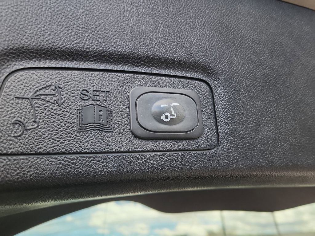 Used 2017 Lincoln MKC Reserve w/ Lincoln MKC Climate Package image 13