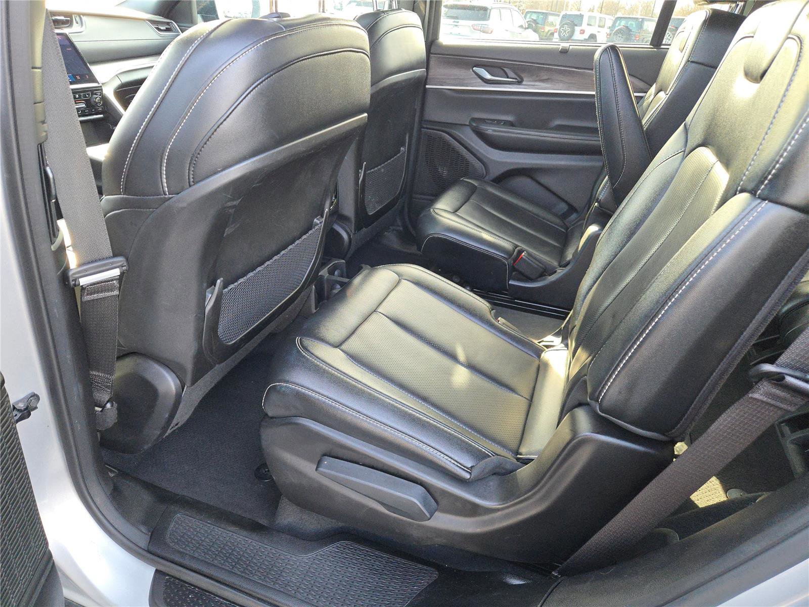 Certified 2024 Jeep Grand Cherokee L Limited w/ Luxury Tech Group II AWD/4WD image 22
