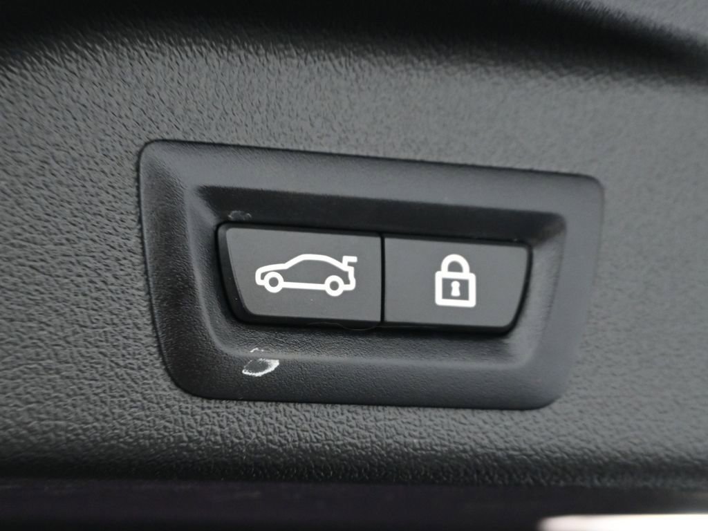 Used 2022 BMW X5 M50i w/ Executive Package image 32