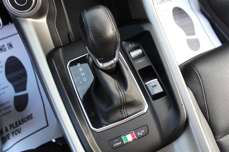 Used 2024 Alfa Romeo Tonale Veloce w/ Premium Interior Package image 23