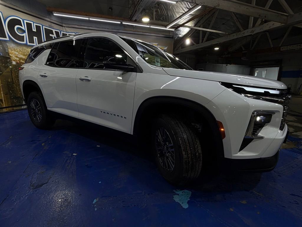 New 2026 Chevrolet Traverse LT image 8