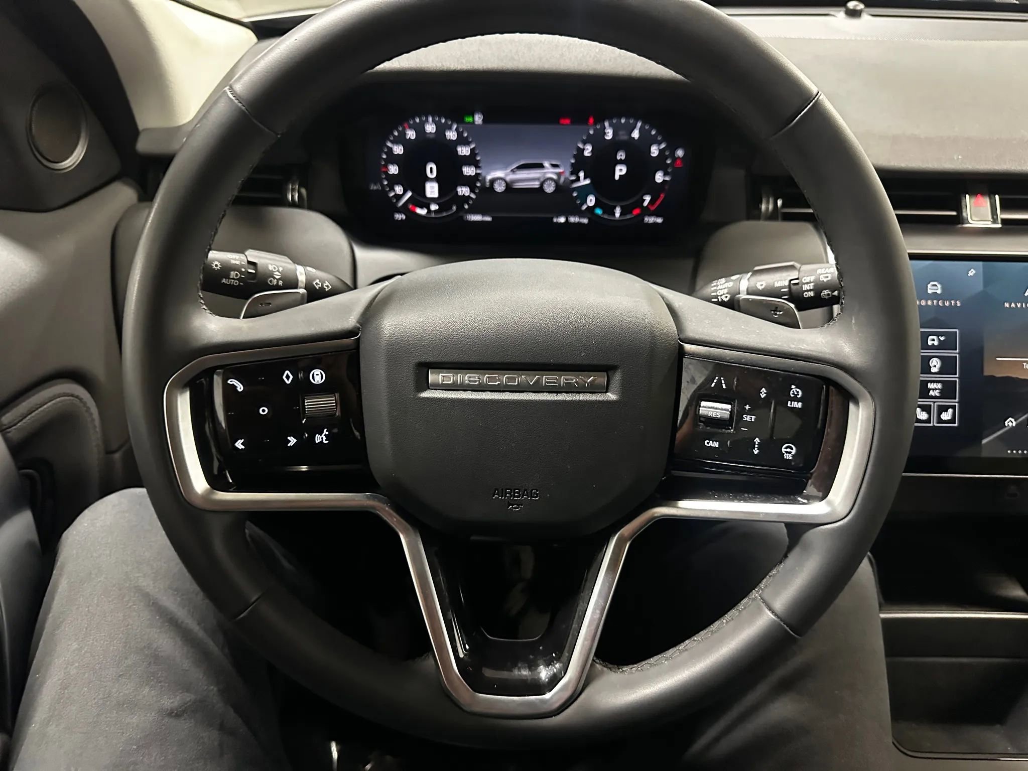 Used 2025 Land Rover Discovery Sport S image 32