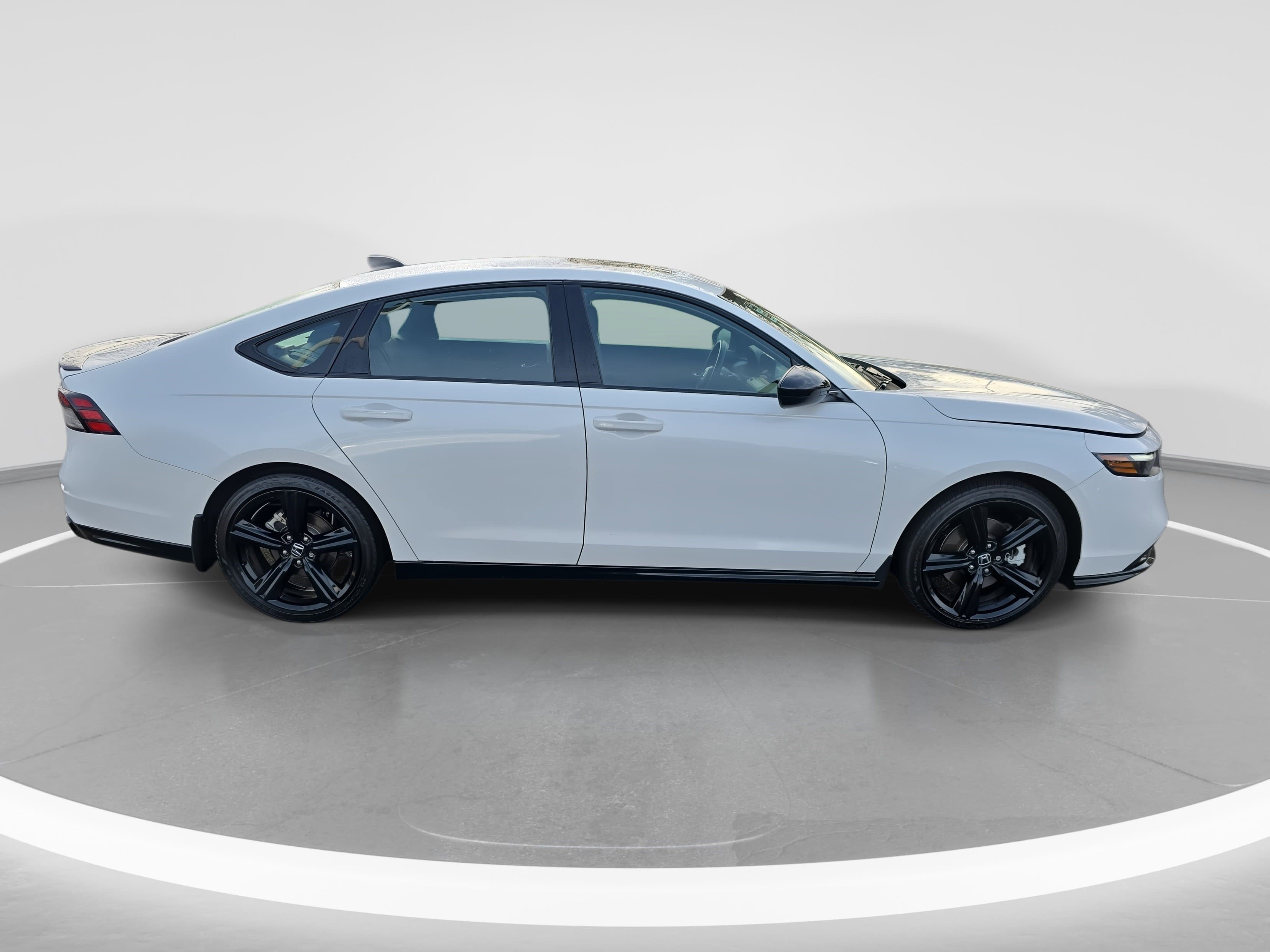 Used 2025 Honda Accord Sport image 4