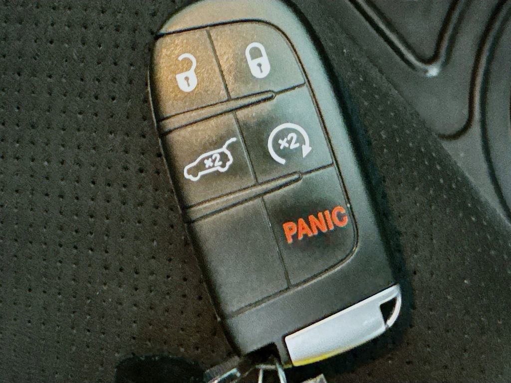 Used 2022 Jeep Grand Cherokee Laredo X image 38