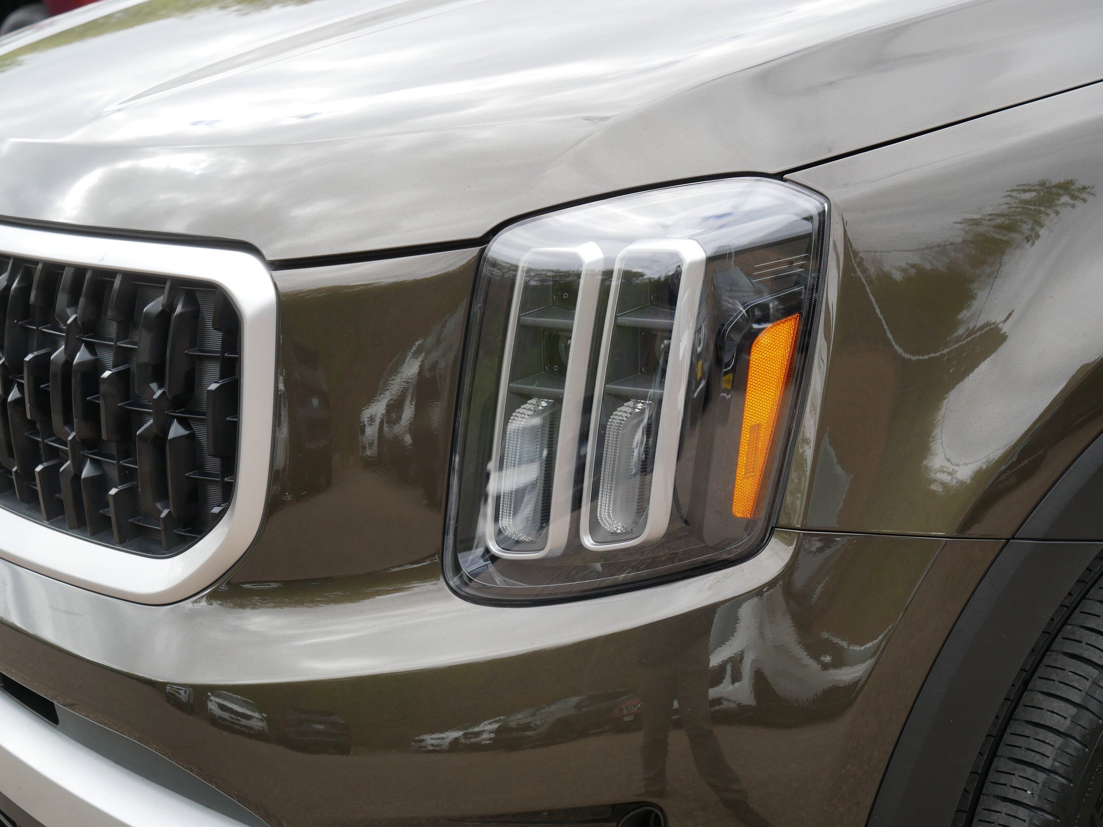 Used 2024 Kia Telluride EX w/ EX Captain's Chair Package AWD/4WD image 16
