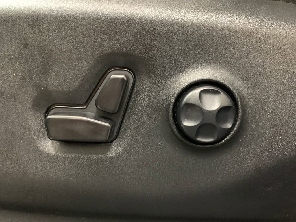 Used 2023 Chrysler Pacifica Touring-L FWD image 18