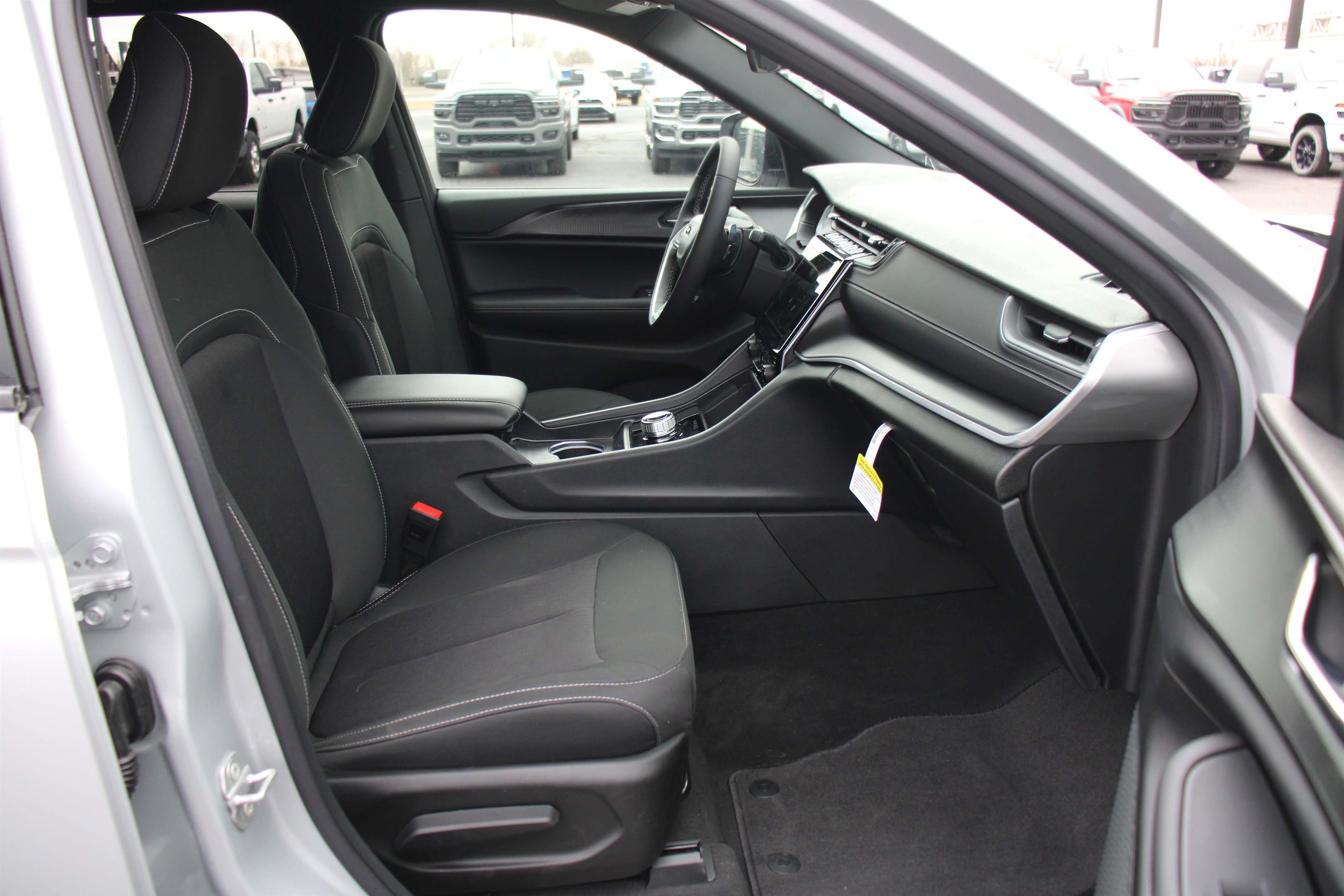 New 2025 Jeep Grand Cherokee Laredo X w/ Luxury Tech Group I image 25