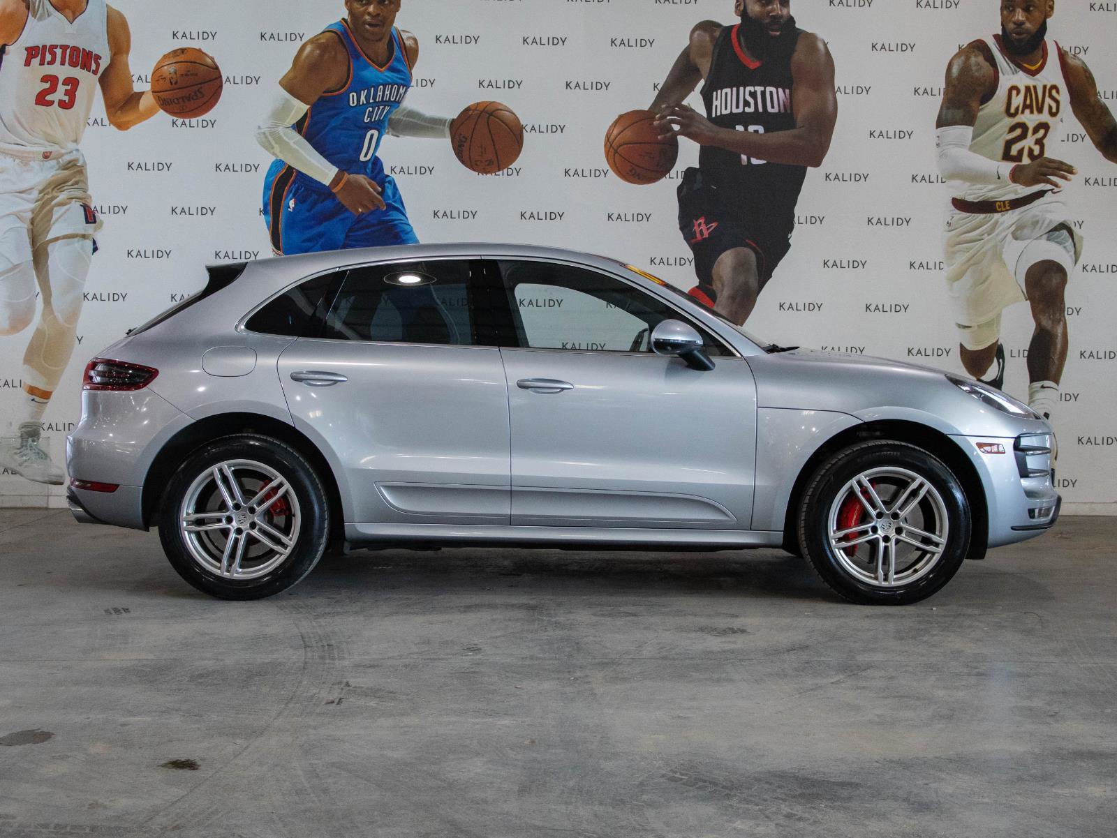 Used 2017 Porsche Macan Turbo image 19