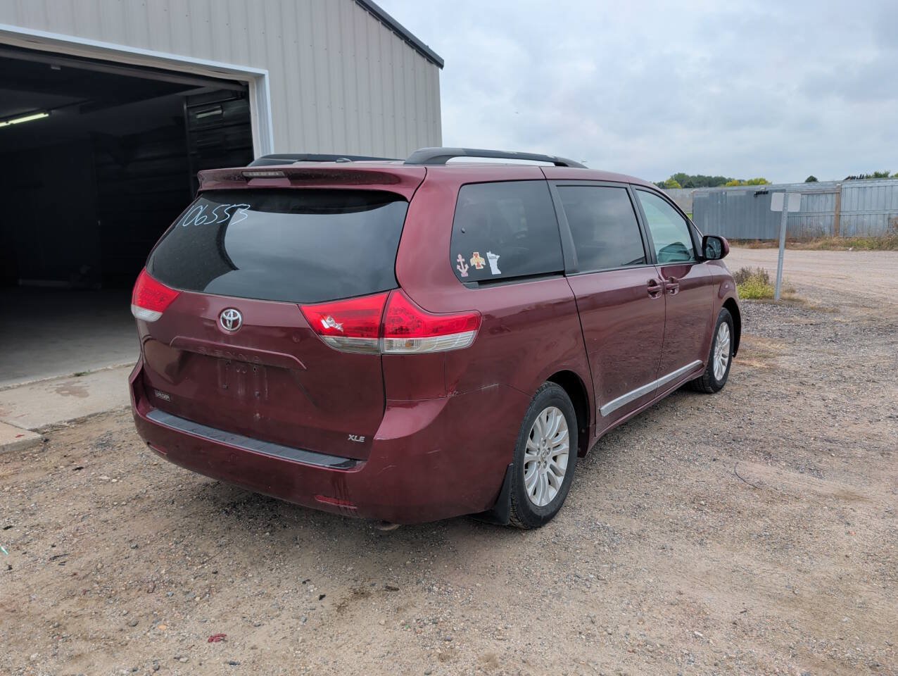 Used 2011 Toyota Sienna XLE w/ Entertainment Pkg FWD image 5