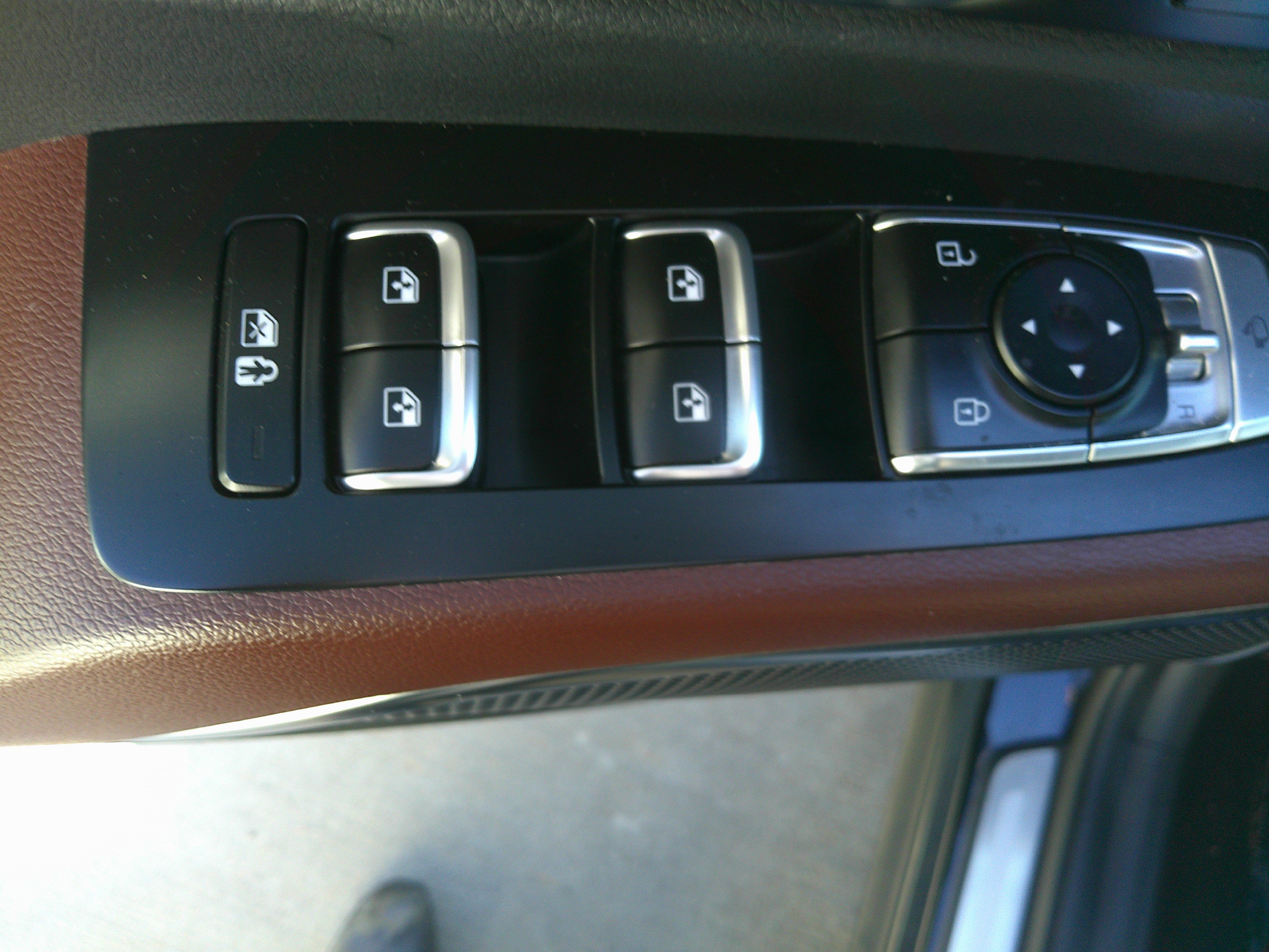 Used 2024 Kia Telluride SX Prestige w/ Towing Package image 17