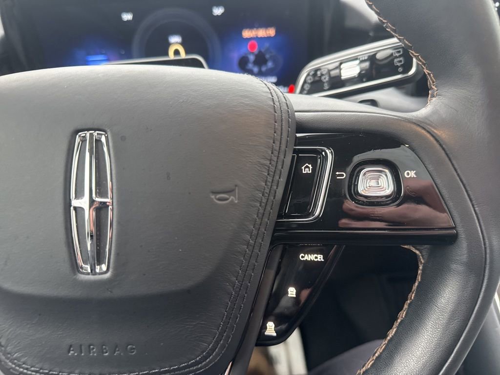 Used 2025 Lincoln Aviator Reserve w/ Equipment Group 201A image 12