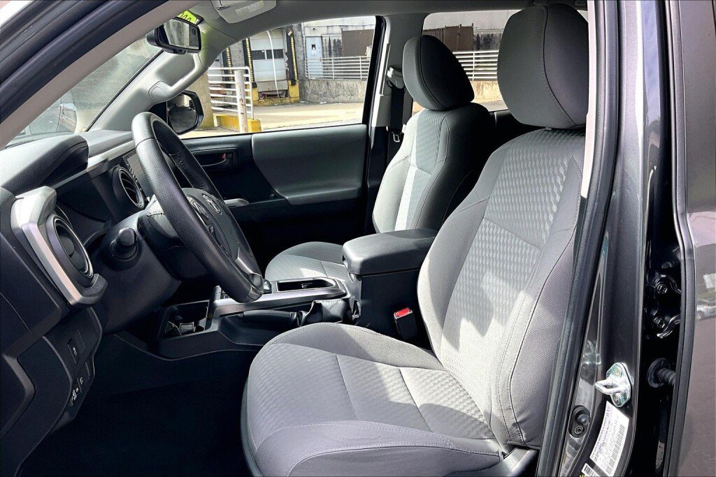Used 2023 Toyota Tacoma SR5 AWD/4WD image 14