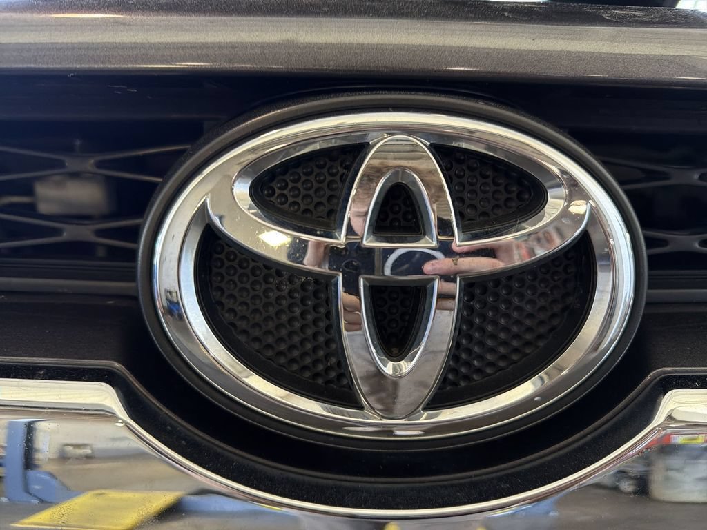 Used 2019 Toyota 4Runner Limited AWD/4WD image 32