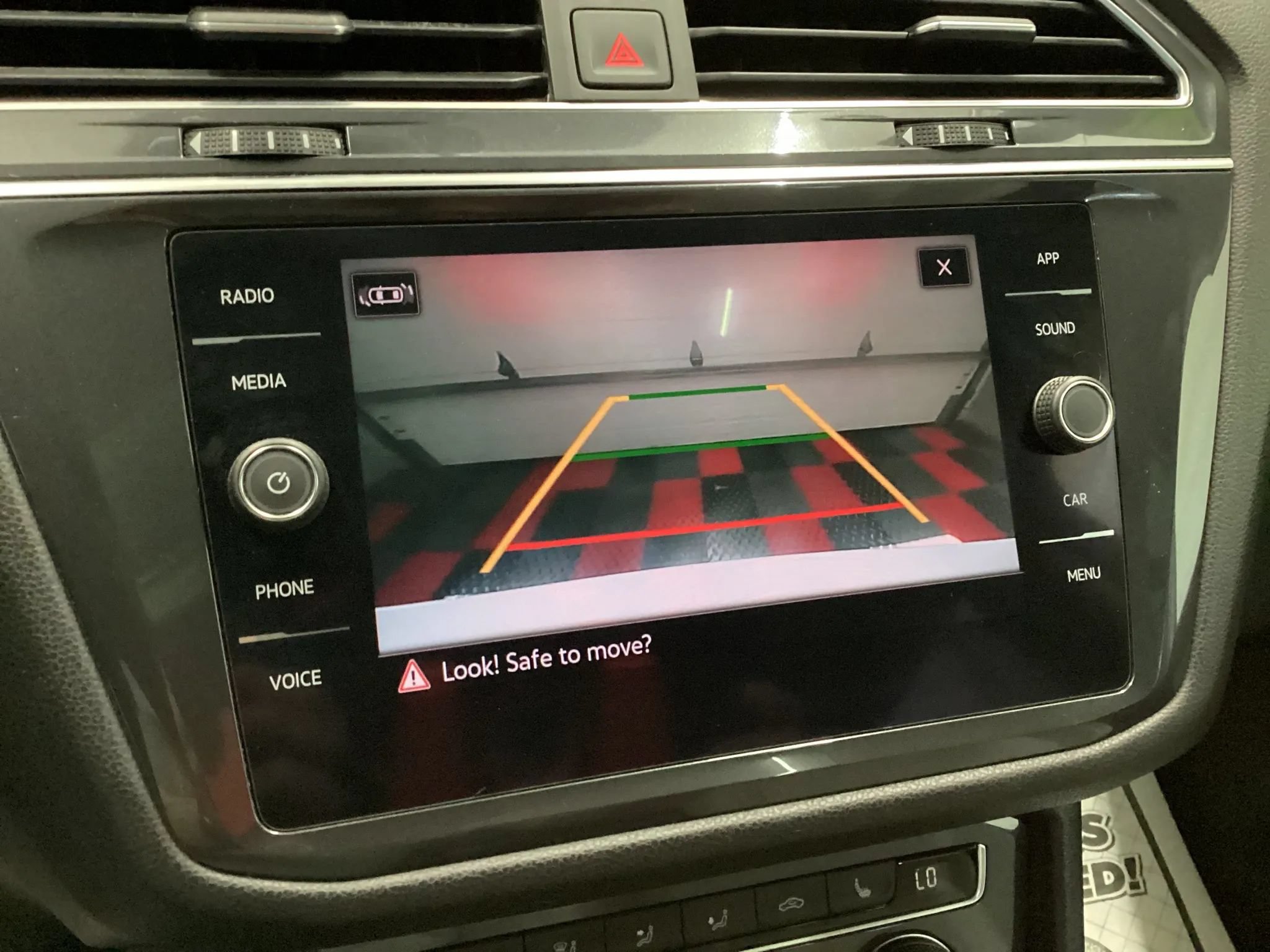 Used 2021 Volkswagen Tiguan SE w/ Panoramic Sunroof Package AWD/4WD image 18