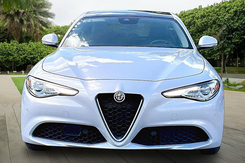 Used 2021 Alfa Romeo Giulia Ti RWD image 2