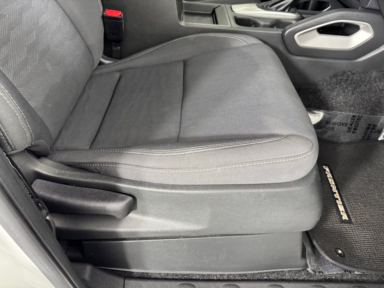 Used 2024 Nissan Frontier SV image 32