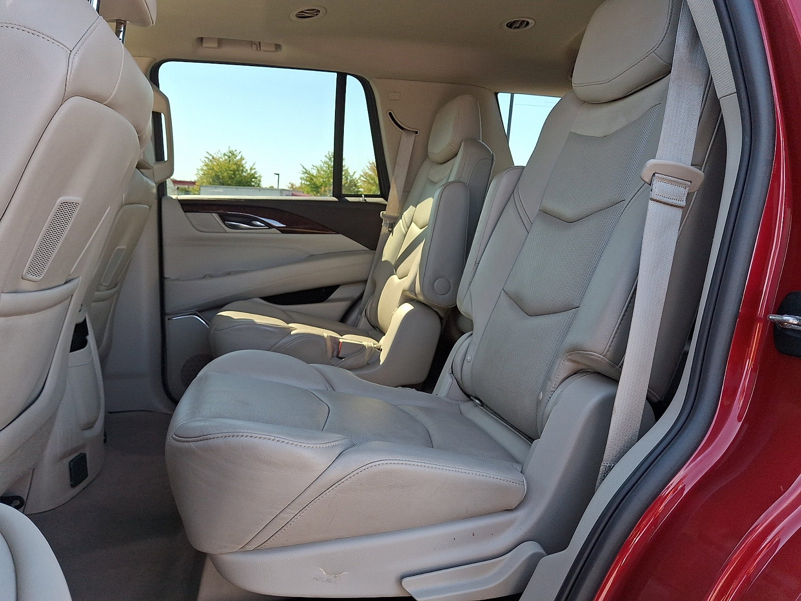 Used 2015 Cadillac Escalade Luxury RWD image 9