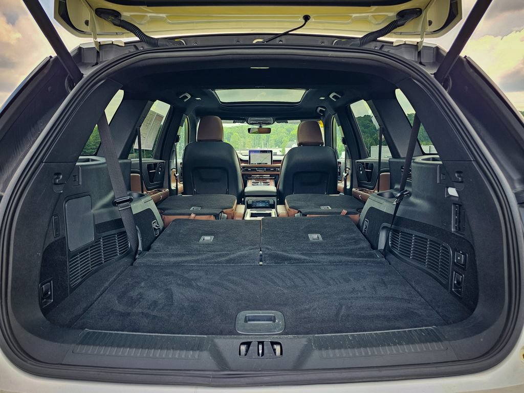 Used 2023 Lincoln Aviator Reserve w/ Equipment Group 201A AWD/4WD image 39