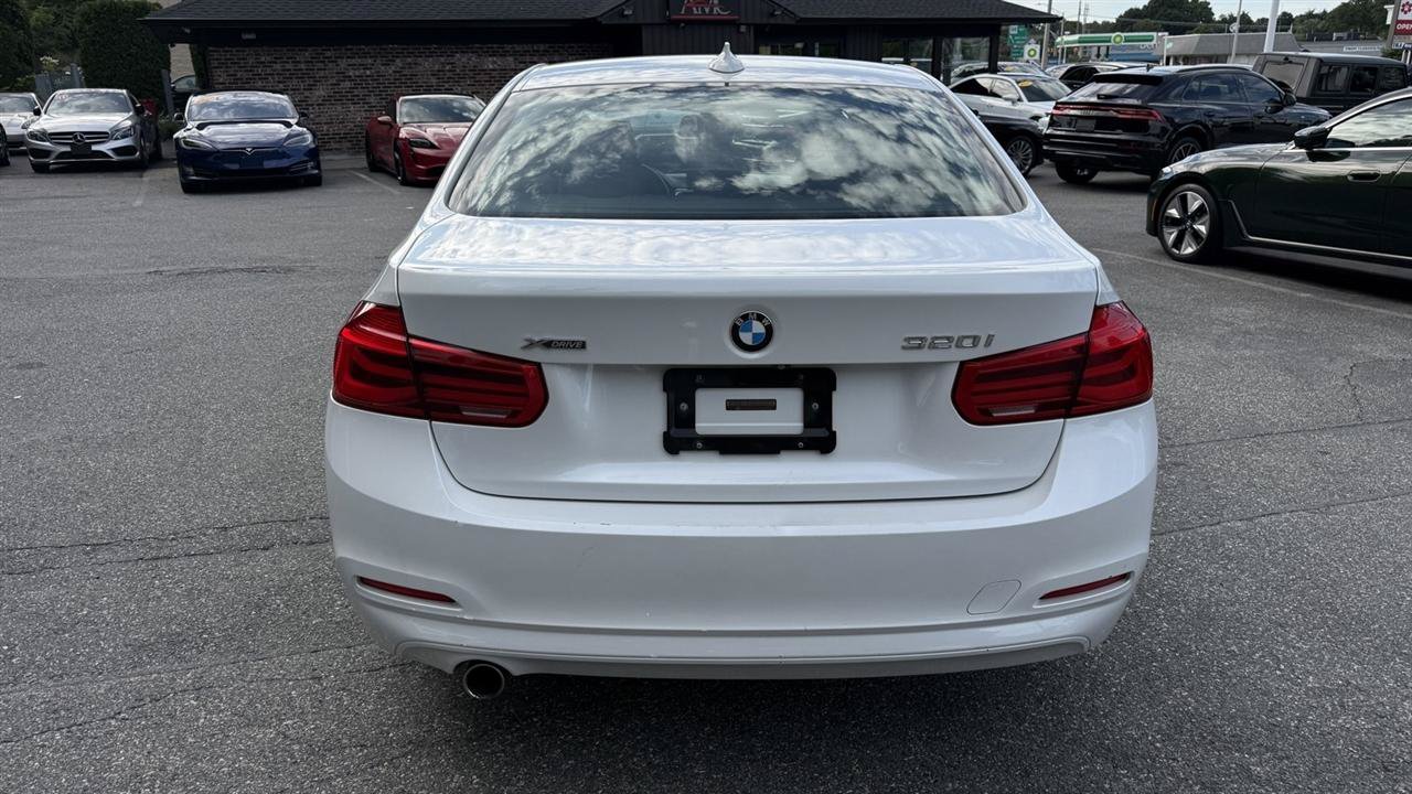 Used 2018 BMW 320i xDrive Sedan AWD/4WD image 15