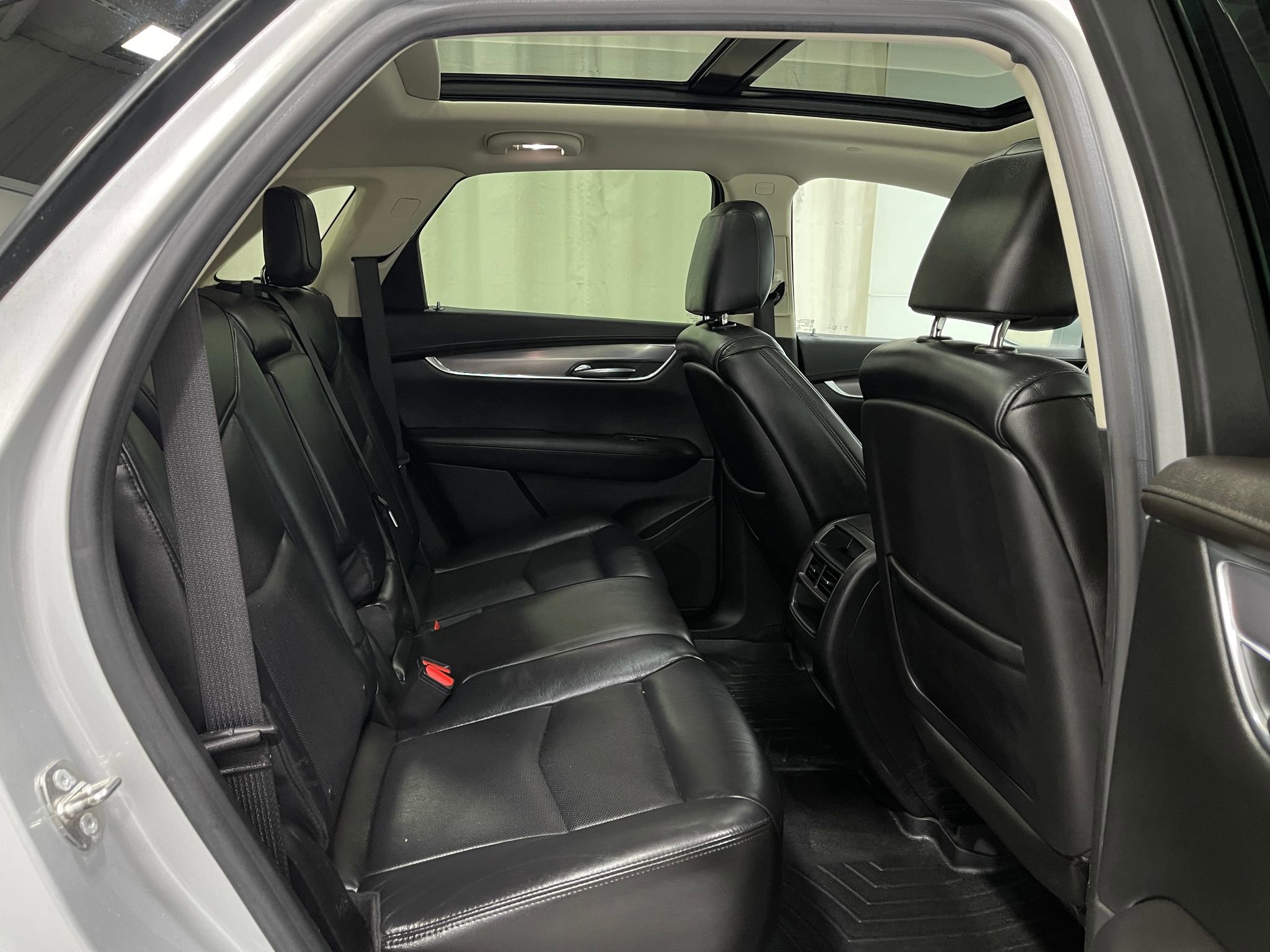 Used 2017 Cadillac XT5 Luxury image 30
